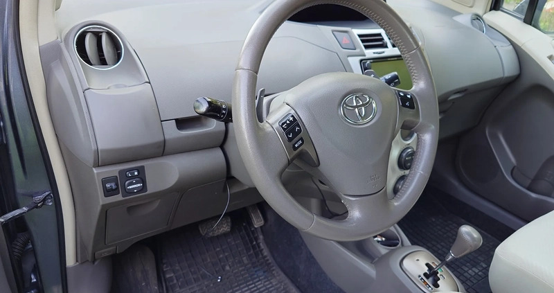 Toyota Yaris cena 23500 przebieg: 216000, rok produkcji 2009 z Międzyrzec Podlaski małe 254